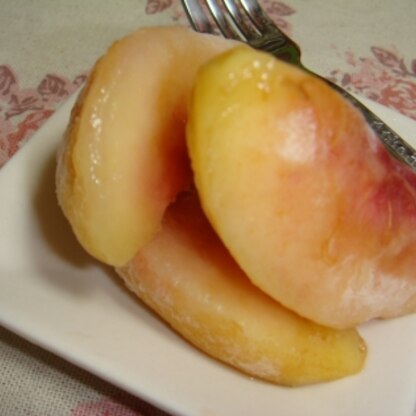 完熟の桃で☆
カチンコチンになる前のシャリシャリ状態で頂いたんですが、
とまらな～い美味しさでした(*´∀｀)b
ごちそう様でした♪